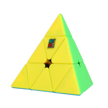 Laden Sie das Bild in den Galerie-Viewer, Meilong Pyraminx stickerless/black/carbon
